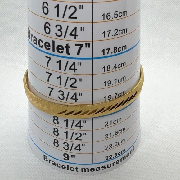 Vintage Signed Monet Gold Tone Diamond Cut Textured Bangle Bracelet 1980s Retro - Picture 8 of 11